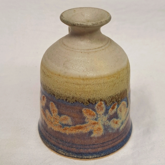 Signed studio art pottery vase with handle made in St Jacobs Ontario - Picture 4 of 8